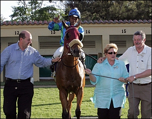 Bwana Macube lead-in with his winning connections. Image: Gold Circle.