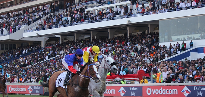 Kolkata by Requiem and Knight To Remember by The Sheik fight it out to the finish in the Gold Vase Gr 2. Image: Candiese Marnewick