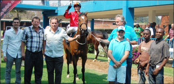 Newton Power with owners. Photo: Glenwood Racing Facebook page